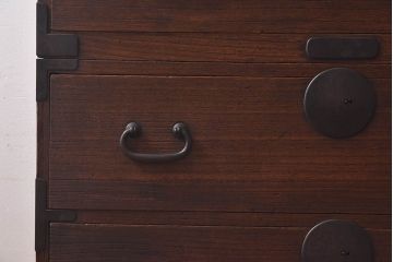 アンティーク家具　大正期　総桐材　シンプルな金具が落ちついた雰囲気漂う重ね箪笥(チェスト、引き出し、桐箪笥、桐たんす)