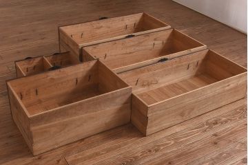 アンティーク家具　和製アンティーク　総桐材　縁起のよい「ふくら雀」金具のついたチェスト(重ね箪笥、引き出し、桐箪笥、桐たんす)