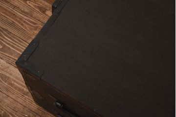 アンティーク家具　和製アンティーク　総桐材　縁起のよい「ふくら雀」金具のついたチェスト(重ね箪笥、引き出し、桐箪笥、桐たんす)