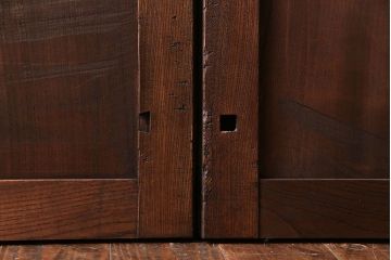 和製アンティーク　総ケヤキ一枚板　取っ手がアクセントの板戸(窓、建具)2枚セット