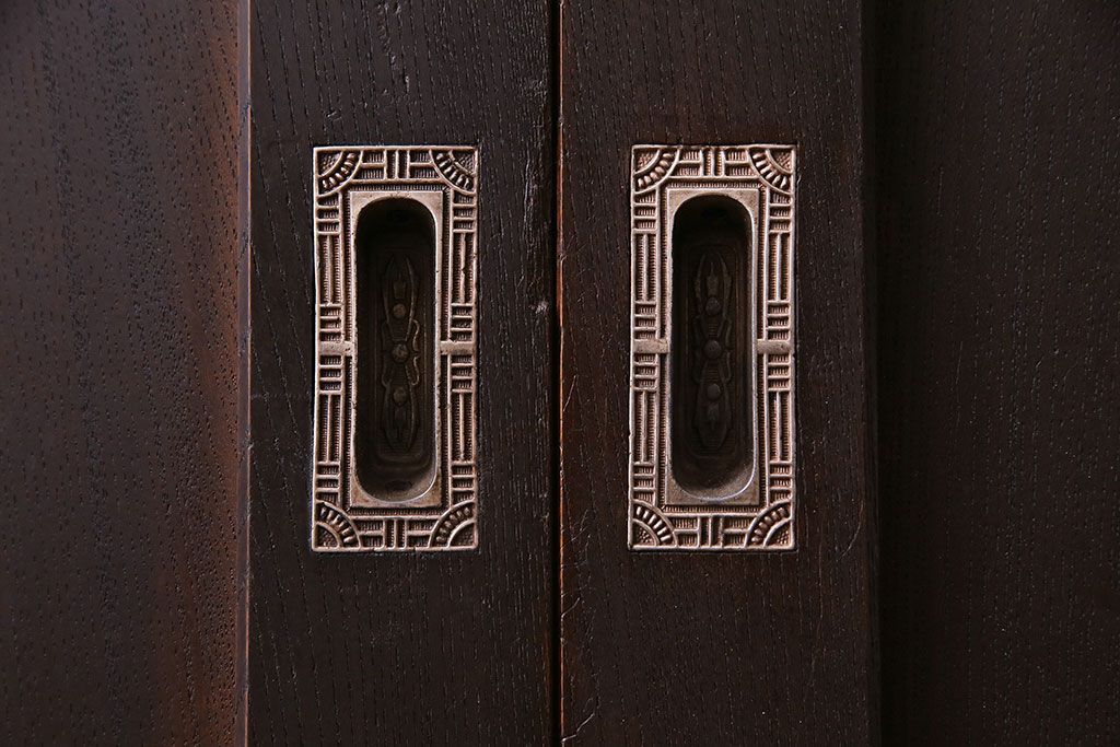 和製アンティーク　総ケヤキ一枚板　取っ手がアクセントの板戸(窓、建具)2枚セット