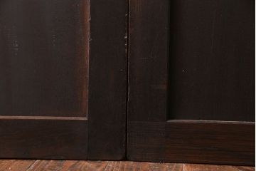 和製アンティーク　総ケヤキ一枚板　取っ手がアクセントの板戸(窓、建具)2枚セット