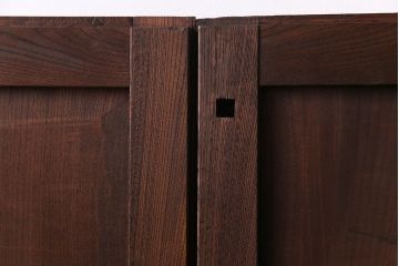 和製アンティーク　総ケヤキ一枚板　取っ手がアクセントの板戸(窓、建具)2枚セット