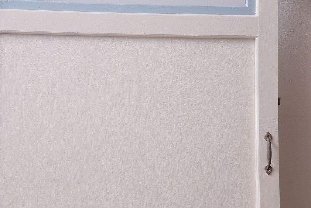 ペイント家具　水色のアクセントが爽やかなダイヤガラス入りのドア(扉、建具)