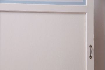 ペイント家具　水色のアクセントが爽やかなダイヤガラス入りのドア(扉、建具)