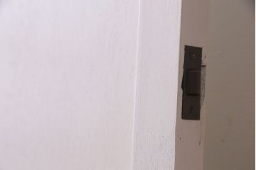 ペイント家具　水色のアクセントが爽やかなダイヤガラス入りのドア(扉、建具)