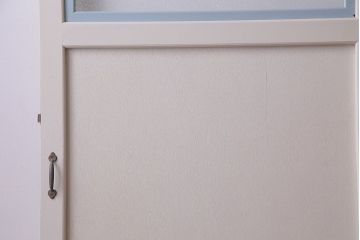 ペイント家具　水色のアクセントが爽やかなダイヤガラス入りのドア(扉、建具)