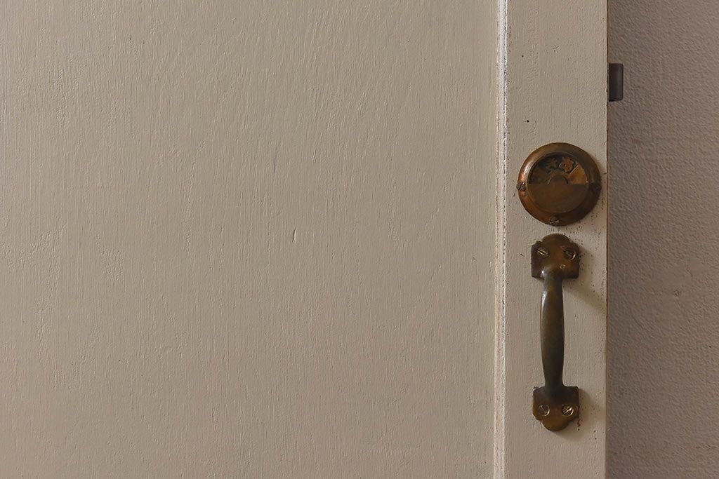 ペイント家具　昭和レトロな雰囲気溢れる当時物ガラス入りのドア(扉、建具)