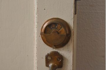 ペイント家具　昭和レトロな雰囲気溢れる当時物ガラス入りのドア(扉、建具)