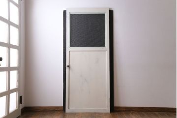 ペイント家具　丸いドアノブとダイヤガラスがおしゃれなバイカラーのドア(扉、建具)