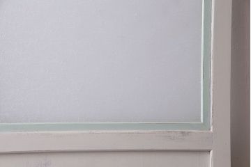 ペイント家具　丸いドアノブとダイヤガラスがおしゃれなバイカラーのドア(扉、建具)