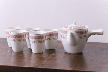 昭和中期　日本陶器・ノリタケ(則武)小花柄の急須・湯飲み5客セット