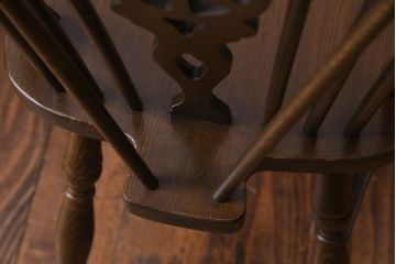 ヴィンテージ家具　イギリスビンテージ　アーチ形の背もたれが美しいホイールバックチェア(カントリーチェア、ダイニングチェア、イス)(1)