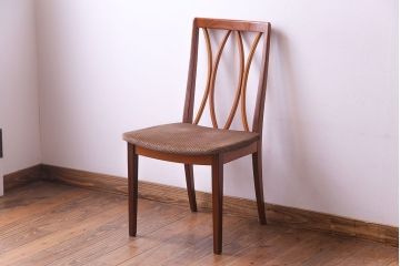 ヴィンテージ家具　北欧ビンテージ　G-PLAN(ジープラン)　洗練されたX-back(エックスバック)が魅力のダイニングチェア(椅子、ワークチェア)