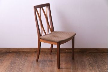 ヴィンテージ家具　北欧ビンテージ　G-PLAN(ジープラン)　洗練されたX-back(エックスバック)が魅力のダイニングチェア(椅子、ワークチェア)