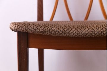 ヴィンテージ家具　北欧ビンテージ　G-PLAN(ジープラン)　洗練されたX-back(エックスバック)が魅力のダイニングチェア(椅子、ワークチェア)