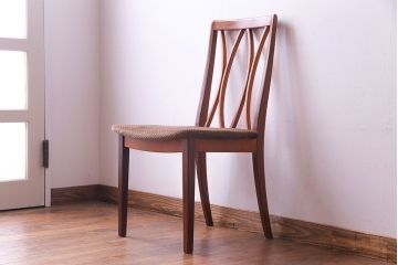 ヴィンテージ家具　北欧ビンテージ　G-PLAN(ジープラン)　洗練されたX-back(エックスバック)が魅力のダイニングチェア(椅子、ワークチェア)