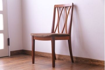 ヴィンテージ家具　北欧ビンテージ　G-PLAN(ジープラン)　洗練されたX-back(エックスバック)が魅力のダイニングチェア(椅子、ワークチェア)(1)