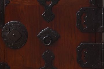 アンティーク家具　和製アンティーク　前面ケヤキ材　相馬箪笥をリメイクしたローボード(ローチェスト、引き出し、リビングボード)