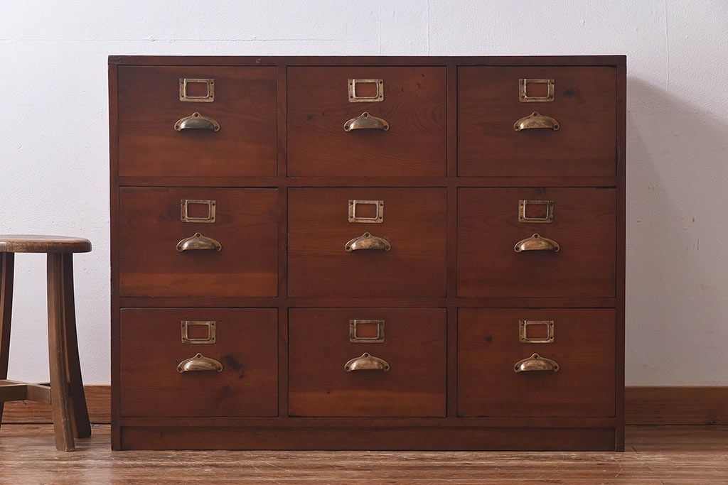 レトロ家具　昭和レトロ　ヒノキ材　どっしりとした重厚感のあるネームプレート付きチェスト(引き出し)