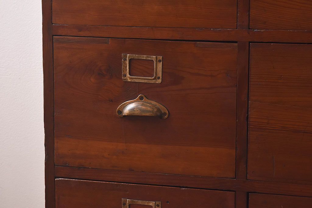 レトロ家具　昭和レトロ　ヒノキ材　どっしりとした重厚感のあるネームプレート付きチェスト(引き出し)