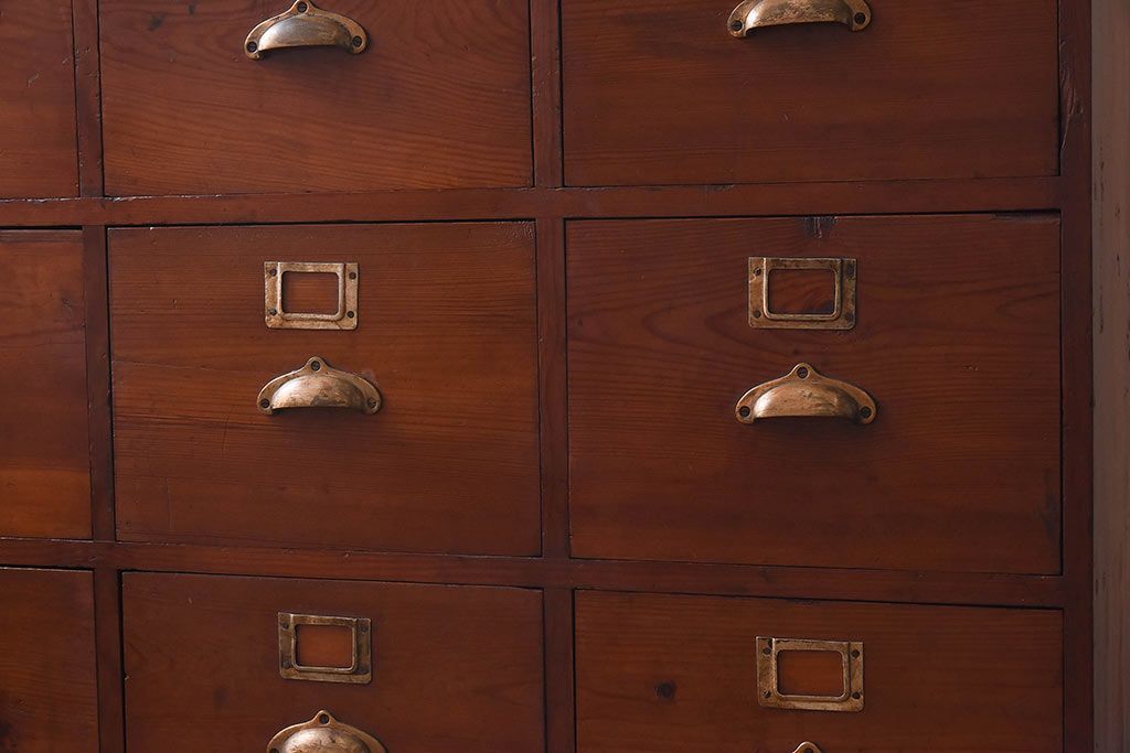 レトロ家具　昭和レトロ　ヒノキ材　どっしりとした重厚感のあるネームプレート付きチェスト(引き出し)