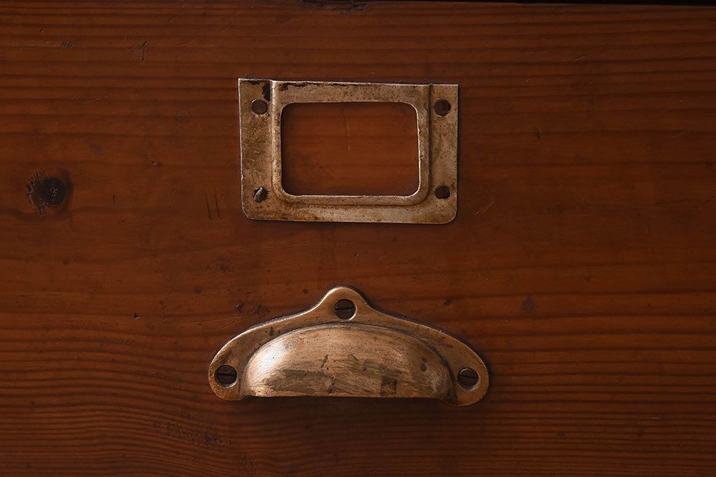 レトロ家具　昭和レトロ　ヒノキ材　どっしりとした重厚感のあるネームプレート付きチェスト(引き出し)