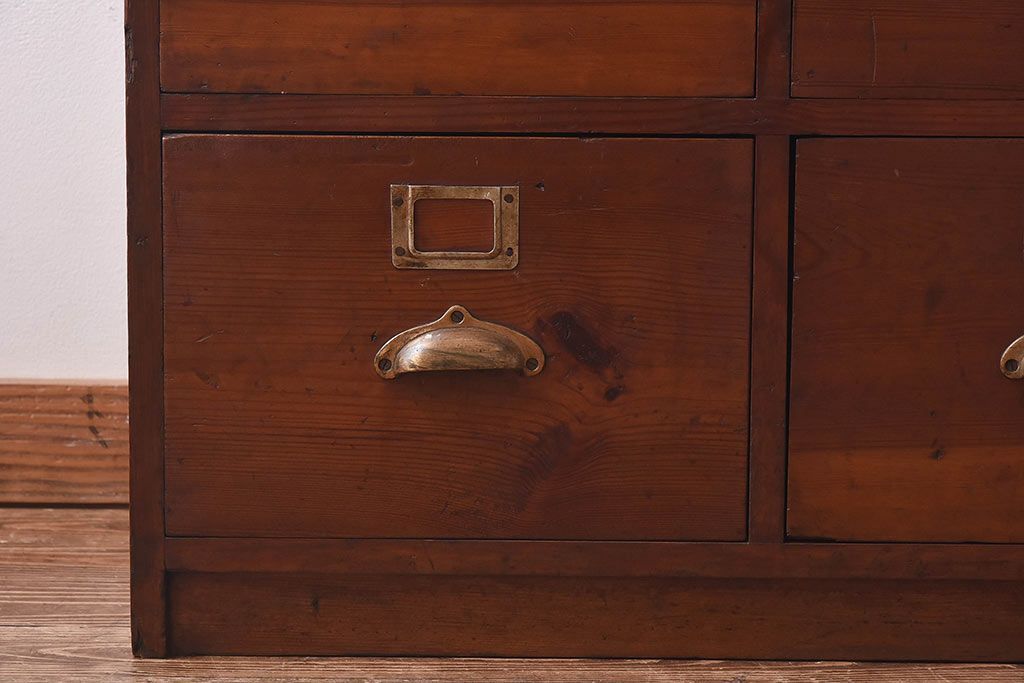 レトロ家具　昭和レトロ　ヒノキ材　どっしりとした重厚感のあるネームプレート付きチェスト(引き出し)