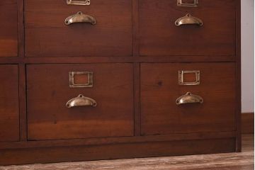 レトロ家具　昭和レトロ　ヒノキ材　どっしりとした重厚感のあるネームプレート付きチェスト(引き出し)