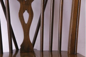 ヴィンテージ家具　イギリスビンテージ　アーチ形の背もたれが美しいホイールバックチェア(カントリーチェア、ダイニングチェア、イス)(3)