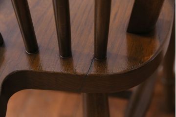 ヴィンテージ家具　イギリスビンテージ　アーチ形の背もたれが美しいホイールバックチェア(カントリーチェア、ダイニングチェア、イス)(3)