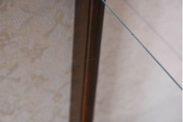 アンティーク家具　イギリスアンティーク　マホガニー材　優美な佇まいが魅力的なガラスケース(飾り棚、陳列棚、ショーケース)