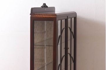 アンティーク家具　イギリスアンティーク　マホガニー材　優美な佇まいが魅力的なガラスケース(飾り棚、陳列棚、ショーケース)