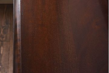 アンティーク家具　イギリスアンティーク　マホガニー材　優美な佇まいが魅力的なガラスケース(飾り棚、陳列棚、ショーケース)