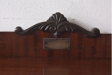 アンティーク家具　イギリスアンティーク　マホガニー材　優美な佇まいが魅力的なガラスケース(飾り棚、陳列棚、ショーケース)