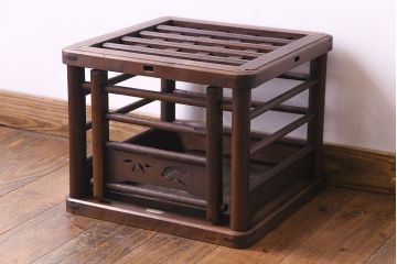 アンティーク雑貨　昭和レトロ　透かし彫りが施された古い木のこたつやぐら(炬燵櫓)