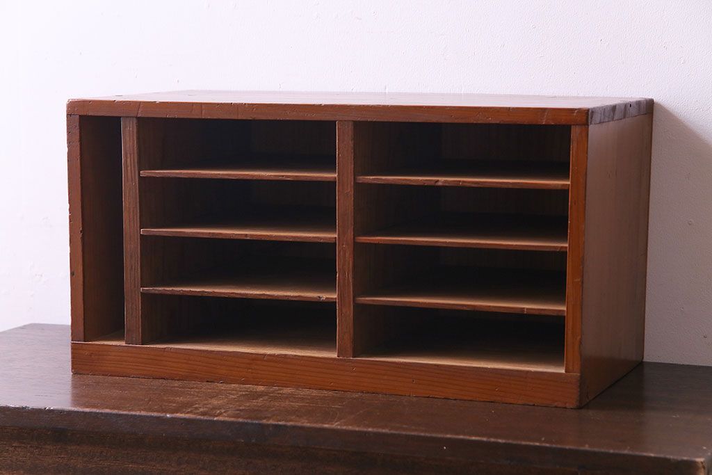 レトロ家具　昭和レトロ　味わいある木の質感が魅力の小振りの書類ケース(書類収納棚)