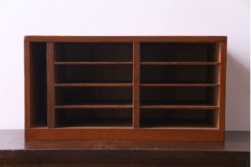 レトロ家具　昭和レトロ　味わいある木の質感が魅力の小振りの書類ケース(書類収納棚)