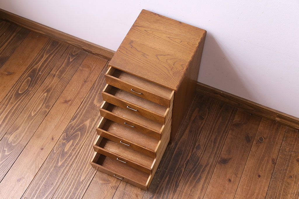 レトロ家具　昭和レトロ　ナラ材　素朴な木の風合いが魅力の小引き出し(引き出し)