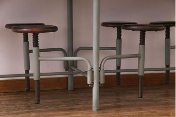 ラフジュ工房オリジナル 8脚格納スツール付きテーブル(ペイント作業台、机)