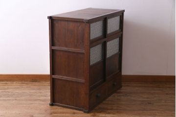 レトロ家具　】昭和レトロ　和の雰囲気を漂わせるダイヤガラス入り収納棚(食器棚、戸棚)