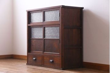 レトロ家具　】昭和レトロ　和の雰囲気を漂わせるダイヤガラス入り収納棚(食器棚、戸棚)