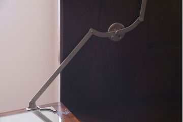 ヴィンテージ家具　イギリスビンテージ　シックな雰囲気が魅力的な小振りのカクテルキャビネット(収納棚、戸棚)