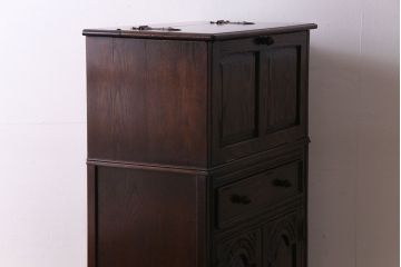 ヴィンテージ家具　イギリスビンテージ　シックな雰囲気が魅力的な小振りのカクテルキャビネット(収納棚、戸棚)