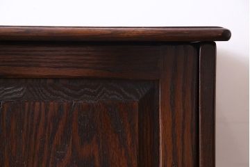 ヴィンテージ家具　イギリスビンテージ　シックな雰囲気が魅力的な小振りのカクテルキャビネット(収納棚、戸棚)