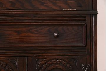 ヴィンテージ家具　イギリスビンテージ　シックな雰囲気が魅力的な小振りのカクテルキャビネット(収納棚、戸棚)