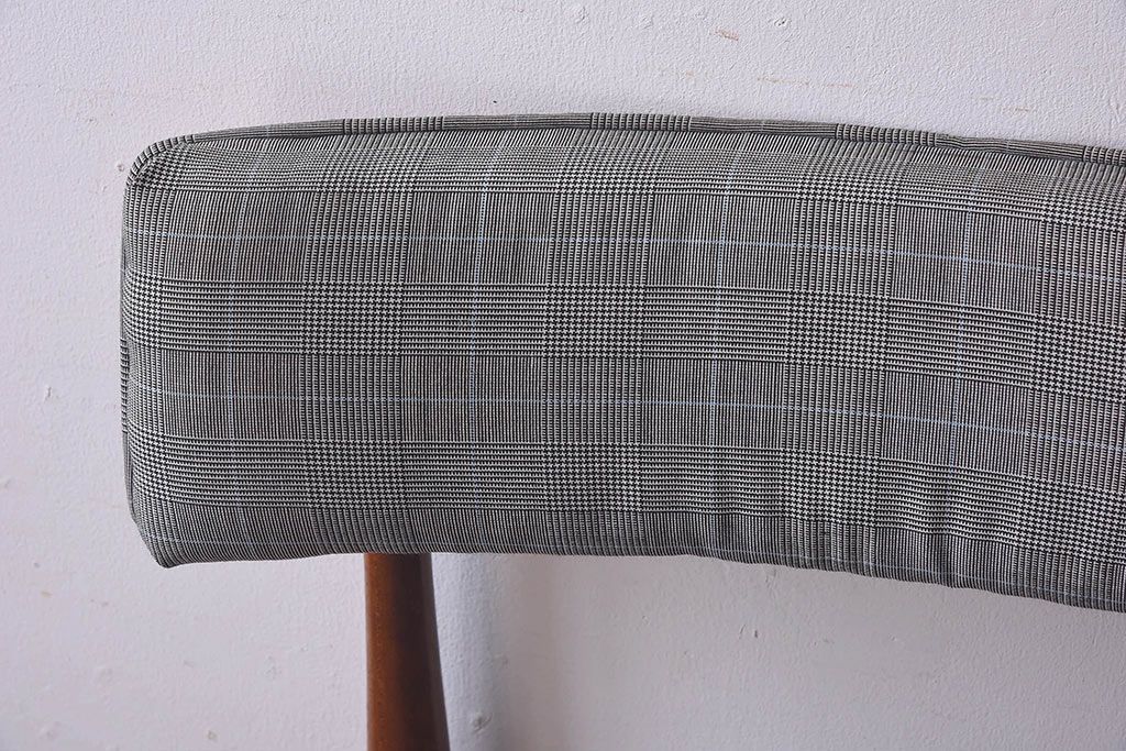 ヴィンテージ家具　北欧ビンテージ　G-PLAN(ジープラン)　Fresco(フレスコ)　水色のラインが爽やかなダイニングチェア(サーキュラーチェア、椅子)