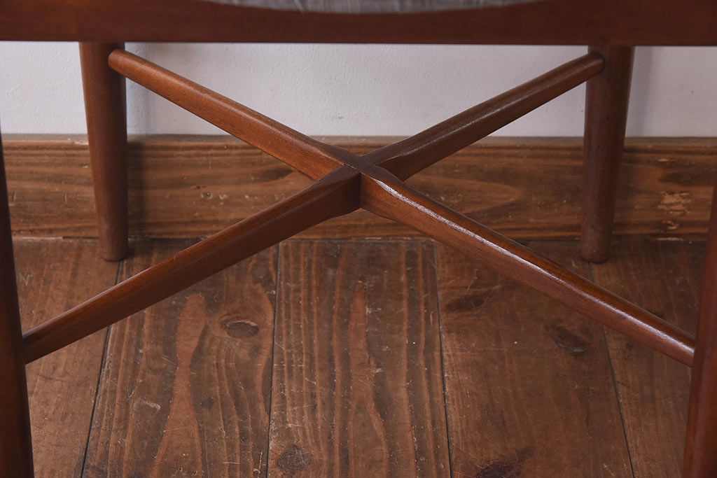 ヴィンテージ家具　北欧ビンテージ　G-PLAN(ジープラン)　Fresco(フレスコ)　水色のラインが爽やかなダイニングチェア(サーキュラーチェア、椅子)