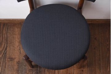 ヴィンテージ家具　北欧ビンテージ　G-PLAN(ジープラン)　Fresco(フレスコ)　ダークカラーのピンストライプがおしゃれなダイニングチェア(サーキュラーチェア、椅子)