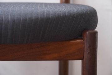 ヴィンテージ家具　北欧ビンテージ　G-PLAN(ジープラン)　Fresco(フレスコ)　ダークカラーのピンストライプがおしゃれなダイニングチェア(サーキュラーチェア、椅子)